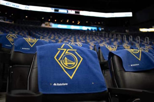 开云娱乐-【现场】941天等待换来最美重逢 勇士用爱迎接汤神