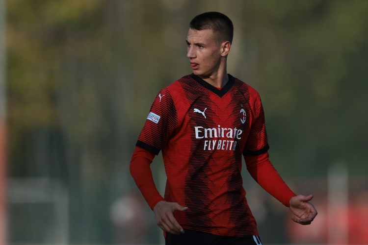 开云体育-斯基拉：卡马达未来几天内从莱切返回米兰，下半赛季将留队效力