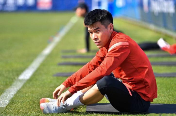 开云娱乐-他上赛季津门虎被寄予厚望，如今一分钟没踢，就被官宣离队走人